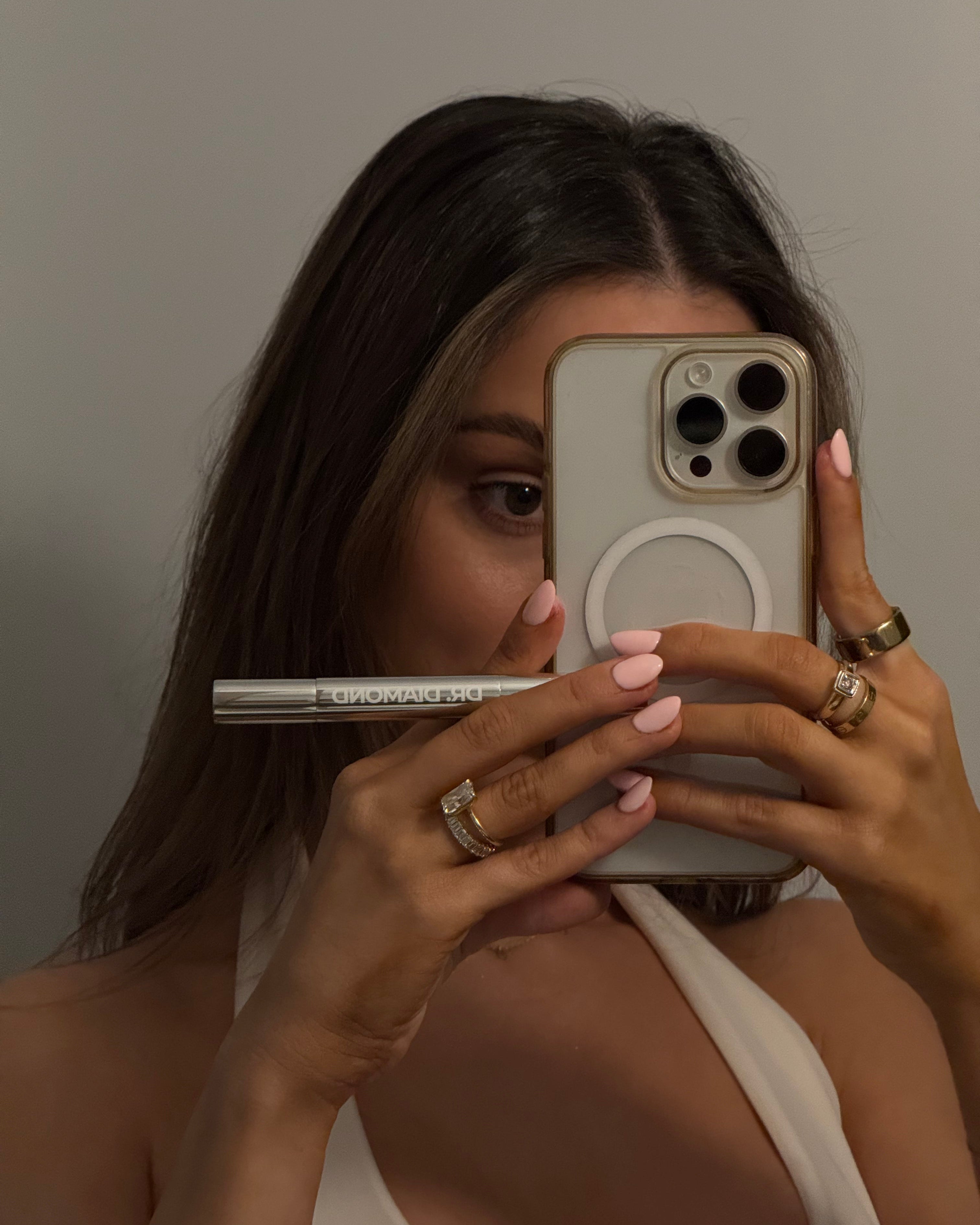 girlinmirrorholdingdrdiamondcleaningpen